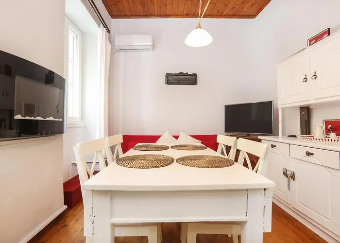 Liston Anastasia Apartment